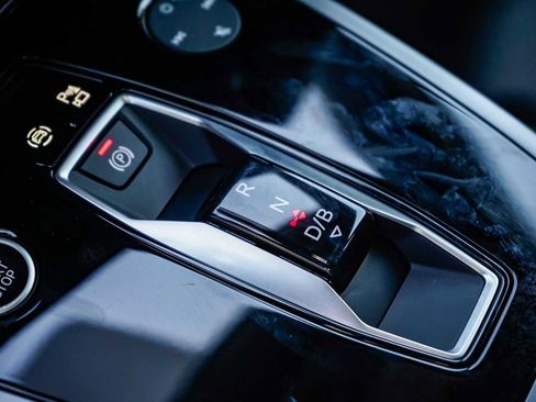 Used 2025 Audi Q4 e-tron Premium Plus w/ Premium Plus image 21