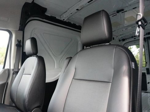 New 2026 Ford Transit 250 148 Medium Roof RWD image 17