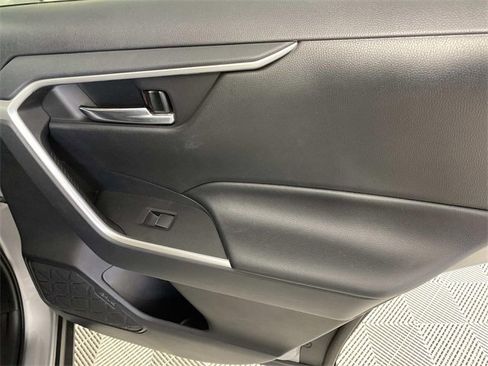 Used 2019 Toyota RAV4 XLE Premium image 27