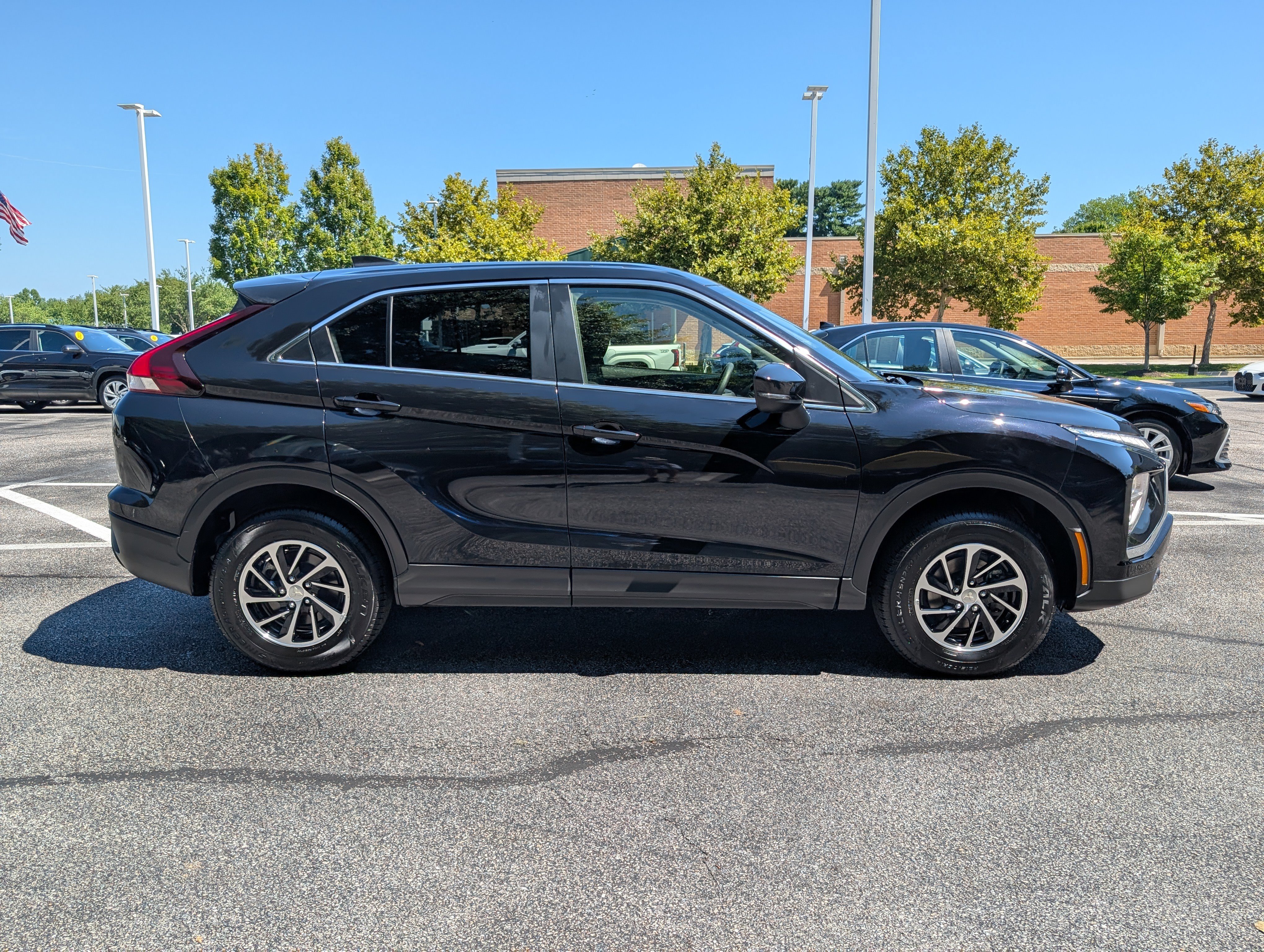 Used 2024 Mitsubishi Eclipse Cross ES AWD/4WD image 2