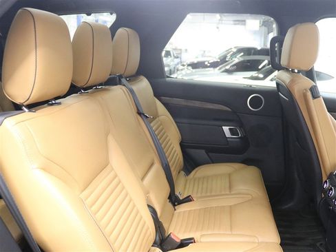 Used 2020 Land Rover Discovery HSE AWD/4WD image 24