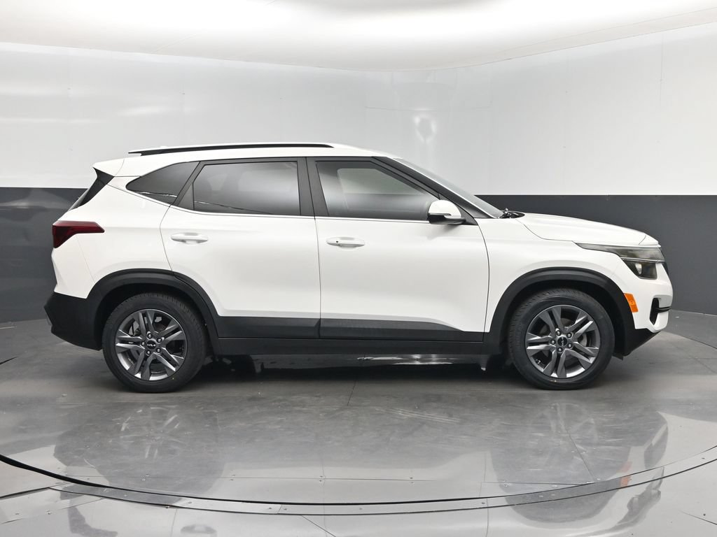 Certified 2022 Kia Seltos S FWD image 2