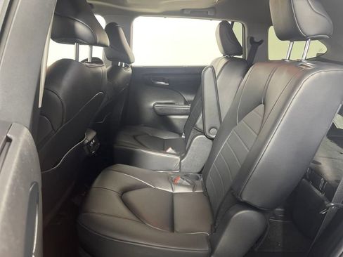 Certified 2024 Toyota Highlander XLE image 13