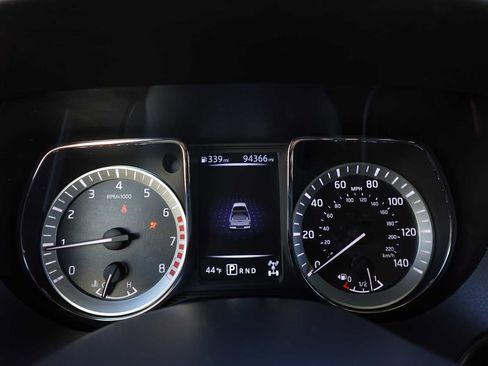 Used 2017 Nissan Titan SV image 19