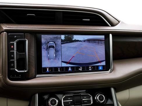 Used 2021 GMC Yukon Denali w/ Advanced Technology Package AWD/4WD image 22