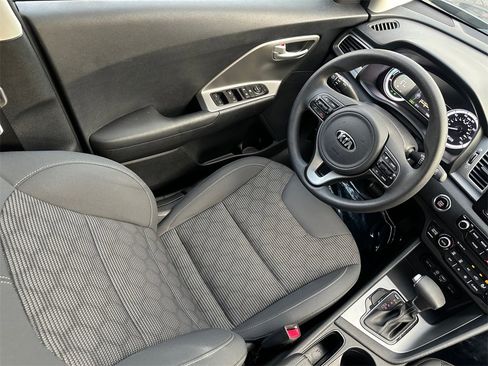 Used 2018 Kia Niro LX image 25