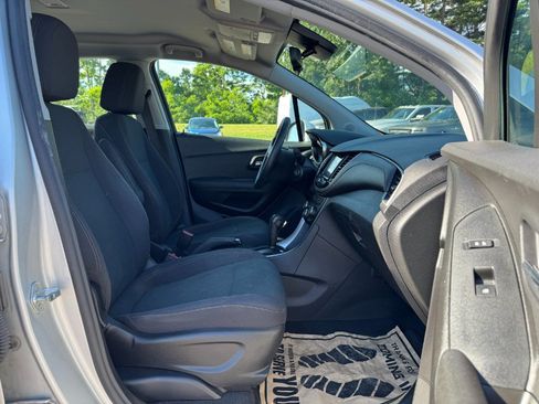 Used 2019 Chevrolet Trax LS w/ LPO, Cargo Package FWD image 19