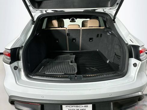 Used 2023 Porsche Macan AWD/4WD image 28