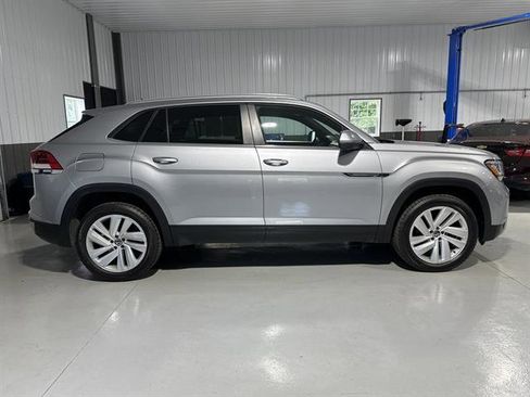 Certified 2020 Volkswagen Atlas Cross Sport SE w/ Panoramic Sunroof Package image 8