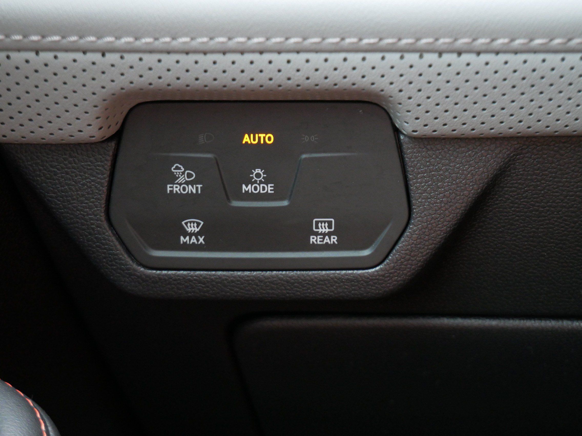 Certified 2024 Volkswagen Atlas Peak Edition SEL AWD/4WD image 27