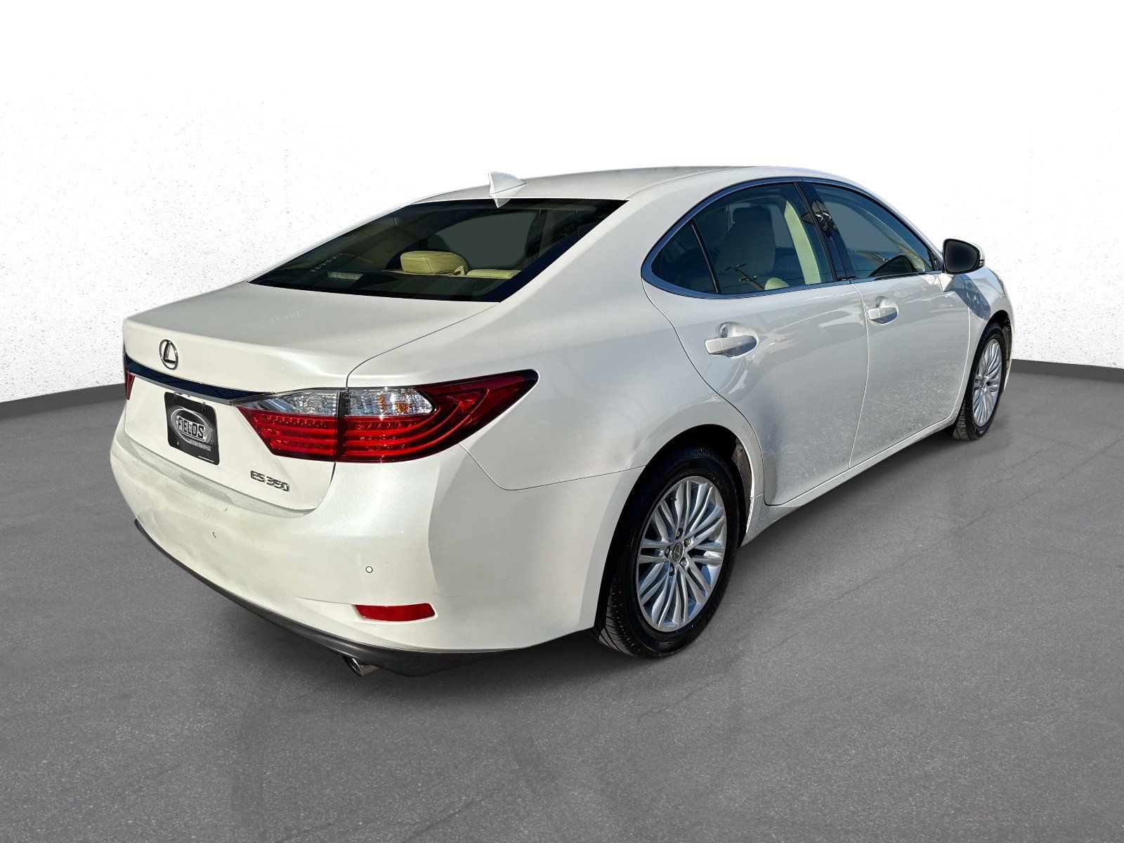 Used 2015 Lexus ES 350 w/ Luxury Package FWD image 3
