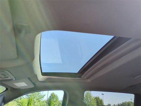 Used 2023 GMC Sierra 1500 SLT w/ SLT Premium Package image 18