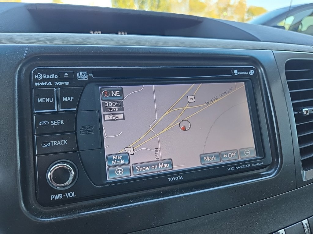 Used 2013 Toyota Sienna LE FWD image 17