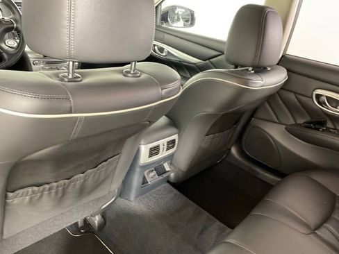 Used 2018 INFINITI Q70 L 3.7 image 16