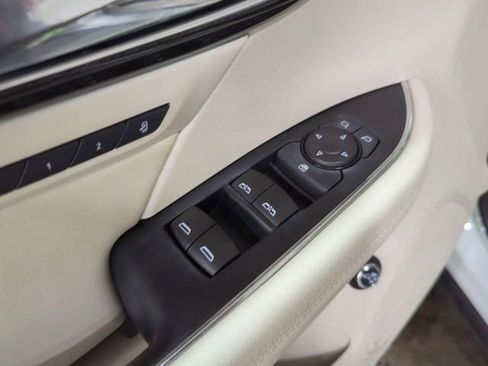 Used 2022 Buick Envision Essence w/ Safety Package image 22