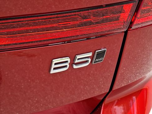 Certified 2024 Volvo XC60 B5 Plus AWD/4WD image 34