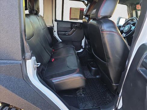Used 2015 Jeep Wrangler Unlimited Rubicon w/ Connectivity Group image 18