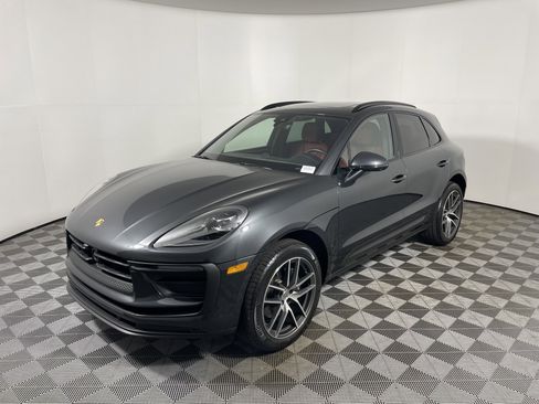 Used 2025 Porsche Macan image 11