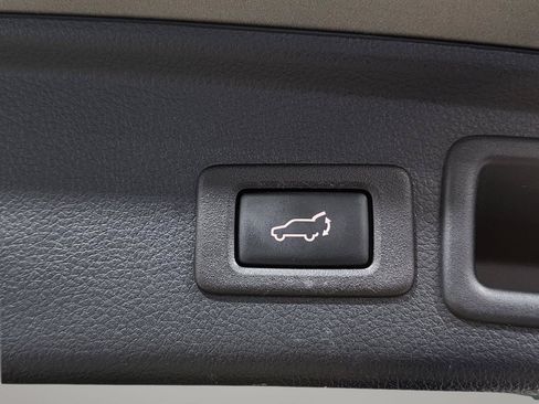 Used 2017 Subaru Forester 2.5i Touring AWD/4WD image 37