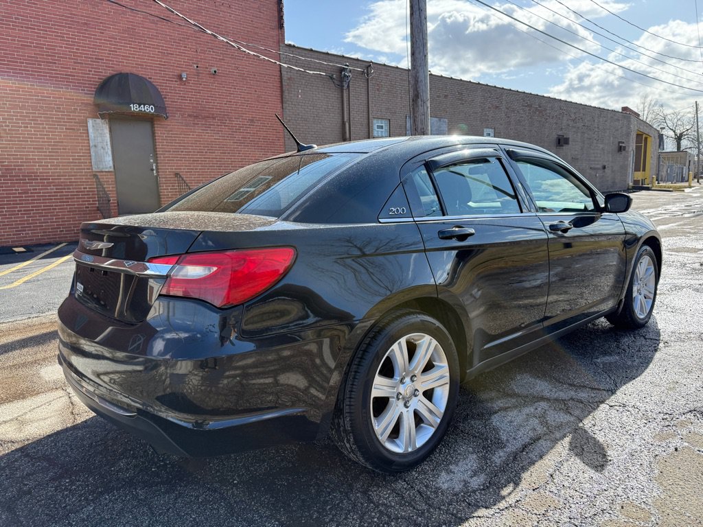 Used 2013 Chrysler 200 LX FWD image 3