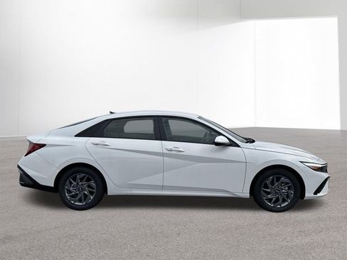 New 2026 Hyundai Elantra Blue image 32