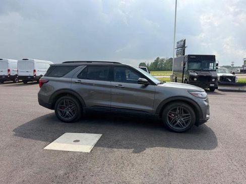 Certified 2025 Ford Explorer ST AWD/4WD image 4