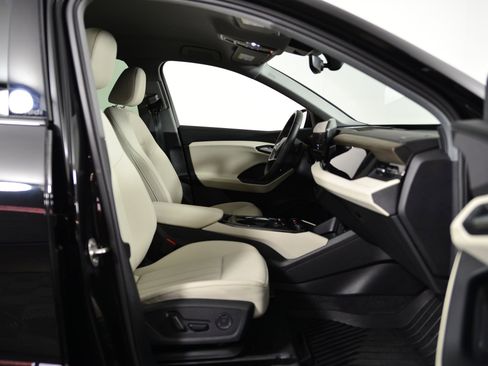 Used 2025 Audi Q6 e-tron Premium w/ Convenience Package image 17