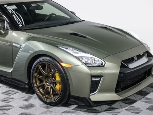 Used 2021 Nissan GT-R Premium AWD/4WD image 5