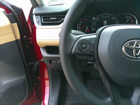 Used 2023 Toyota RAV4 LE image 20