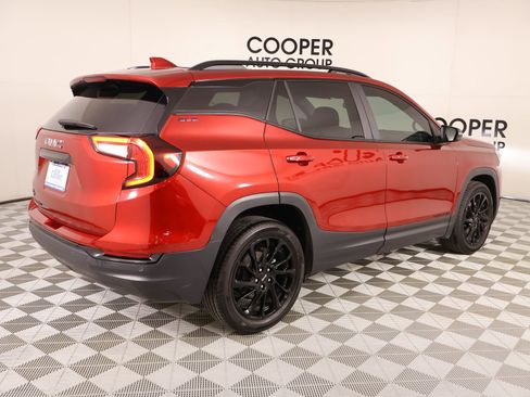 Used 2024 GMC Terrain SLE w/ Driver Convenience Package image 20