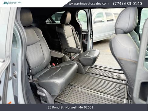 Used 2022 Toyota Sienna XLE Woodland Edition AWD/4WD image 15