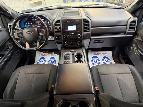 Used 2018 Ford Expedition XLT image 19