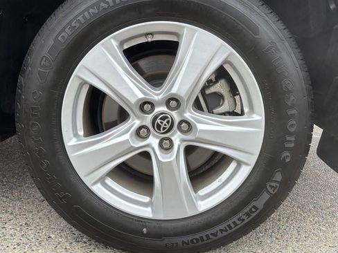 Used 2022 Toyota Highlander LE image 35