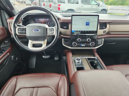 Used 2023 Ford Expedition Limited image 11