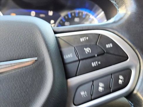 Used 2021 Chrysler Pacifica Touring-L w/ Premium & Safety Sphere Group image 13