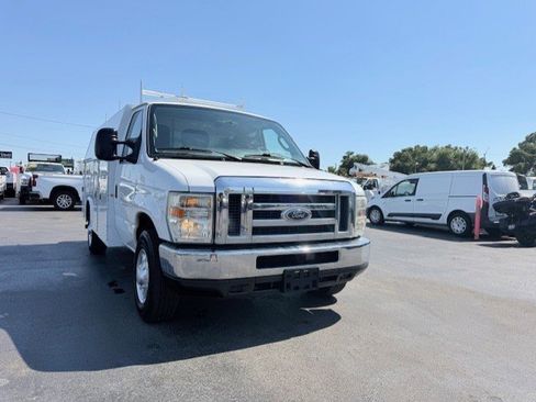 Used 2010 Ford E-350 and Econoline 350 Super Duty RWD image 3