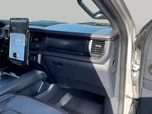 Used 2024 Ford Expedition Limited AWD/4WD image 18