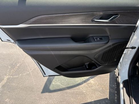 New 2025 Jeep Grand Cherokee L Limited image 31