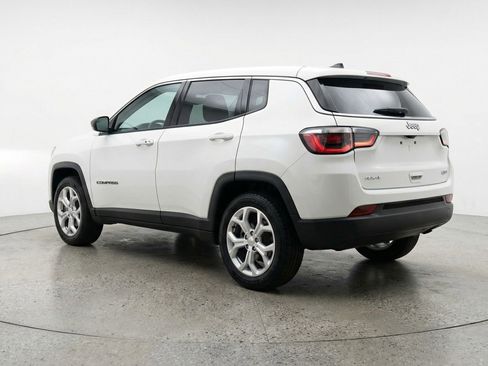 Used 2025 Jeep Compass Latitude image 6