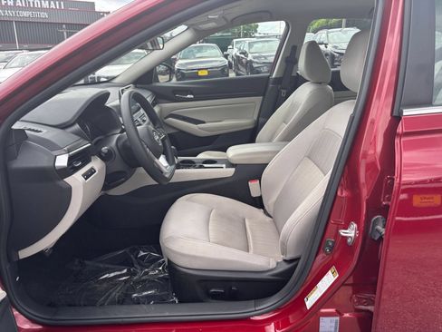 Used 2025 Nissan Altima 2.5 SV FWD image 21