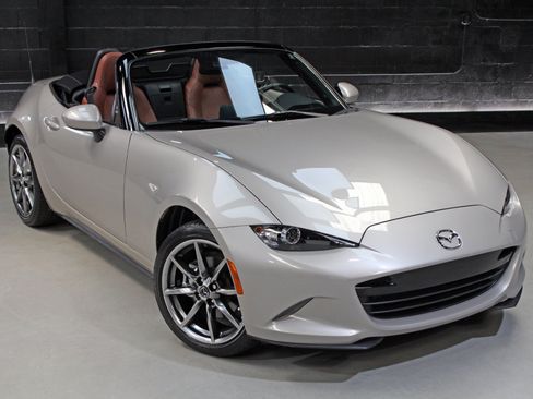 Used 2022 MAZDA MX-5 Miata Grand Touring w/ Weather Package RWD image 12