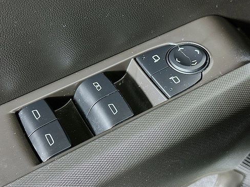 Used 2025 Chevrolet Colorado Trail Boss image 11