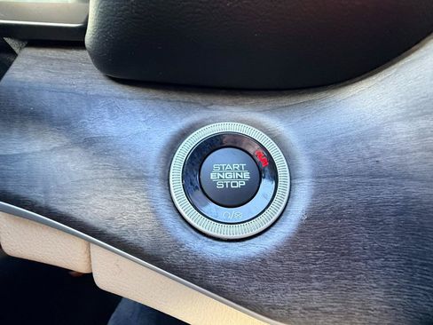 Used 2021 Jeep Grand Cherokee L Limited AWD/4WD image 21