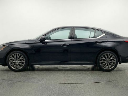 Used 2025 Nissan Altima 2.5 SV image 5