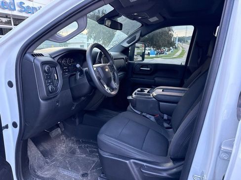 Used 2022 Chevrolet Silverado 2500 Custom w/ Custom Value Package AWD/4WD image 3