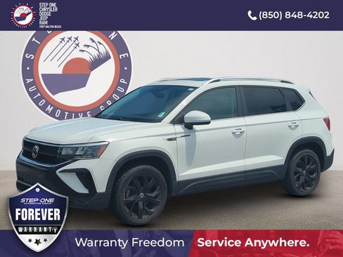 Used 2022 Volkswagen Taos SE FWD image 2