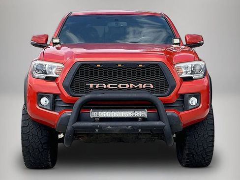 Used 2017 Toyota Tacoma TRD Off-Road w/ Tow Package (A/T) image 3