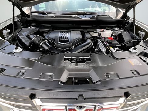Used 2025 GMC Acadia Elevation AWD/4WD image 27