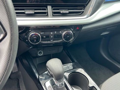 Used 2025 Chevrolet Trax LT FWD image 19