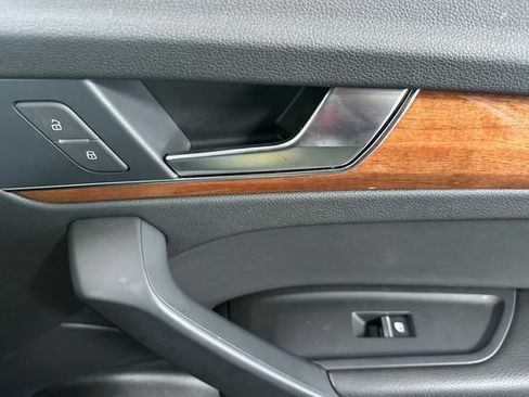 Used 2023 Audi Q5 2.0T Premium w/ Convenience Package image 21